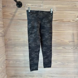Spanx Cropped leggings- size M